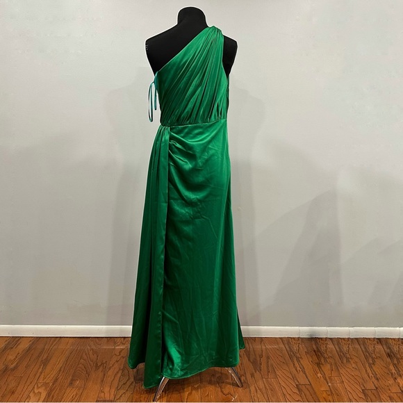 Ieena for Mac Duggal 26654 Draped One Shoulder Satin Gown in Emerald Green 6 - Picture 5 of 8